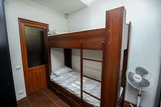 Хостелы ETNA hostel Ереван Стандартный четырехместный номер-4